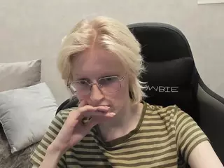 Betty's Live Sex Cam Show
