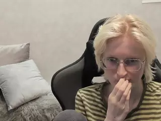 Betty's Live Sex Cam Show