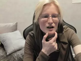 Betty's Live Sex Cam Show