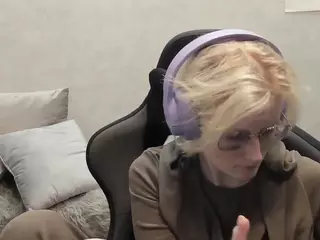 Betty's Live Sex Cam Show