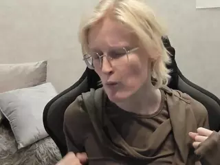 Betty's Live Sex Cam Show
