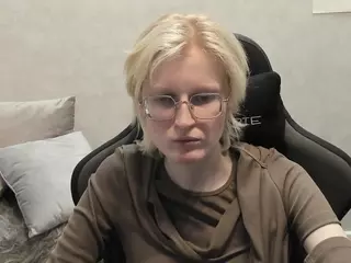 Betty's Live Sex Cam Show