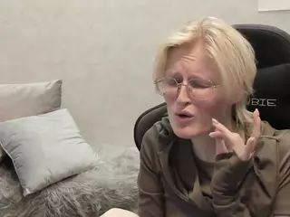 Betty's Live Sex Cam Show
