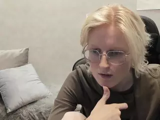Betty's Live Sex Cam Show