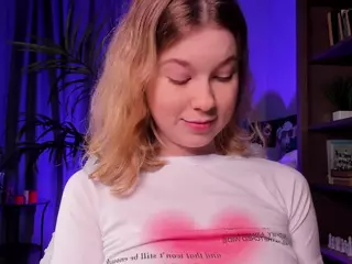 LoraFaro's Live Sex Cam Show