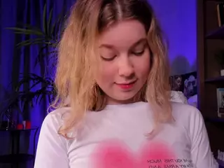 LoraFaro's Live Sex Cam Show