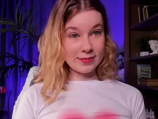 LoraFaro's Live Sex Cam Show