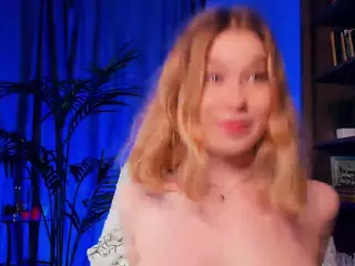 LoraFaro's Live Sex Cam Show