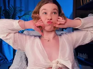 LoraFaro's Live Sex Cam Show