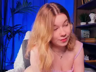 LoraFaro's Live Sex Cam Show