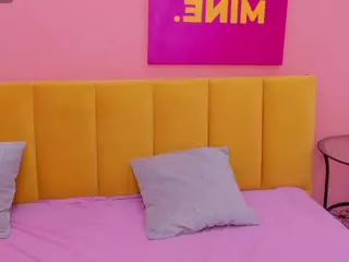 SelenaCutiee's Live Sex Cam Show