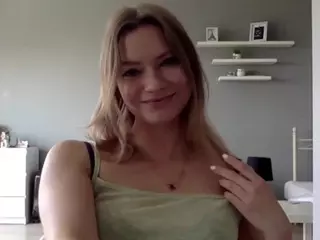 MillieDesire's Live Sex Cam Show