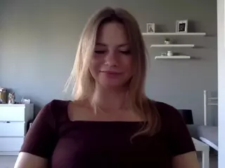 MillieDesire's Live Sex Cam Show