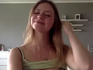 MillieDesire's Live Sex Cam Show