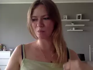 MillieDesire's Live Sex Cam Show