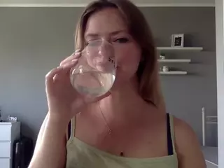 MillieDesire's Live Sex Cam Show