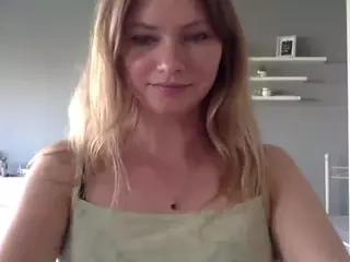 MillieDesire's Live Sex Cam Show