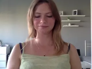 MillieDesire's Live Sex Cam Show