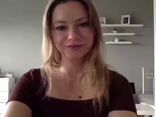 MillieDesire's Live Sex Cam Show