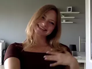 MillieDesire's Live Sex Cam Show