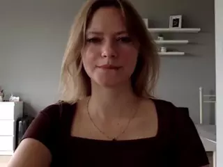 MillieDesire's Live Sex Cam Show