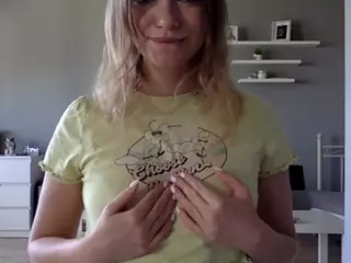 MillieDesire's Live Sex Cam Show