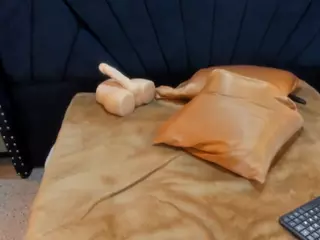 NIKI-SANTANA's Live Sex Cam Show