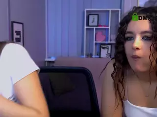 berry-alma's Live Sex Cam Show