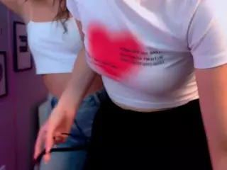berry-alma's Live Sex Cam Show