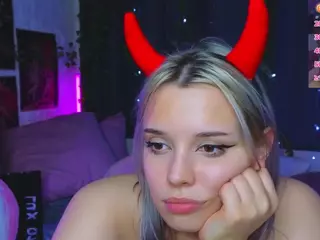 Lux's Live Sex Cam Show