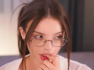 Bella's Live Sex Cam Show
