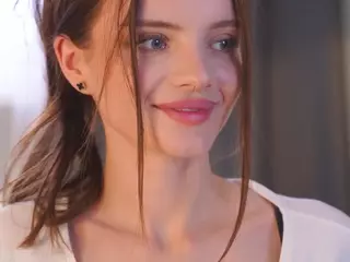 Bella's Live Sex Cam Show