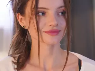 Bella's Live Sex Cam Show