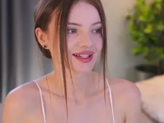 Bella's Live Sex Cam Show