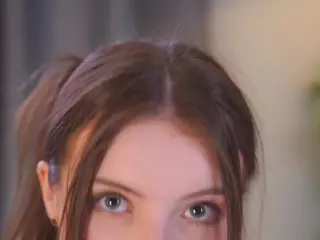 Bella's Live Sex Cam Show