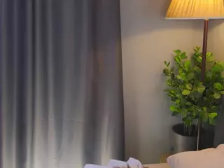 Bella's Live Sex Cam Show