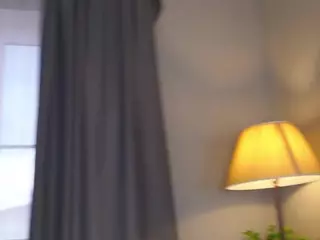 Bella's Live Sex Cam Show