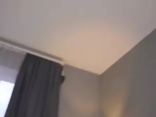 Bella's Live Sex Cam Show