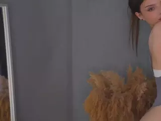Bella's Live Sex Cam Show