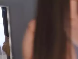 Bella's Live Sex Cam Show