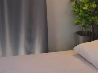 Bella's Live Sex Cam Show
