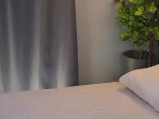 Bella's Live Sex Cam Show