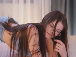 Bella's Live Sex Cam Show
