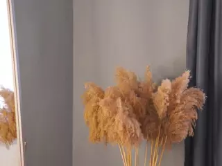 Bella's Live Sex Cam Show