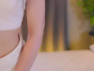 Bella's Live Sex Cam Show