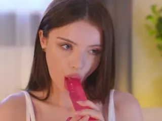Bella's Live Sex Cam Show