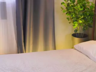 Bella's Live Sex Cam Show