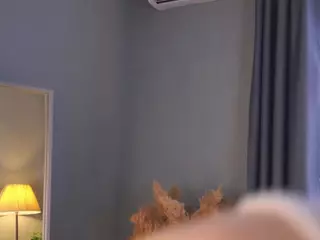 Bella's Live Sex Cam Show