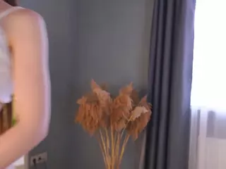 Bella's Live Sex Cam Show