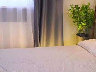 Bella's Live Sex Cam Show